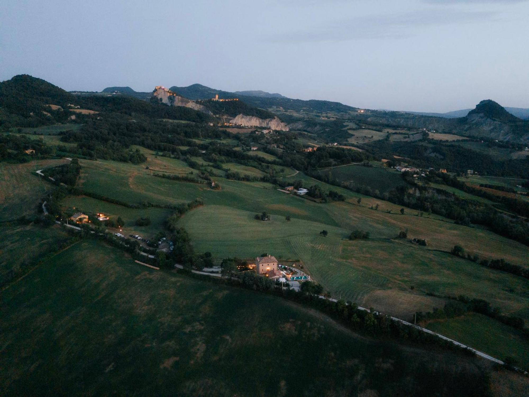 Palazzo Serre - Natura & Piscina ซานเลโอ ภายนอก รูปภาพ